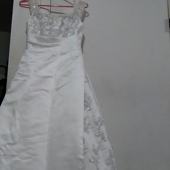 Wedding dress - Picture 2 of 11
